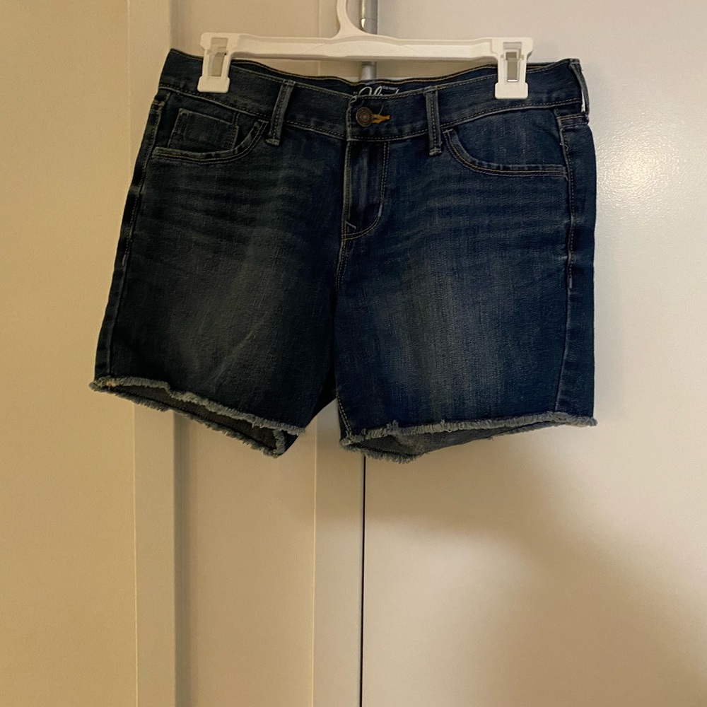 Old Navy The Flirt Mid Rise Medium Wash Jean Shorts